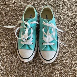Kids converse